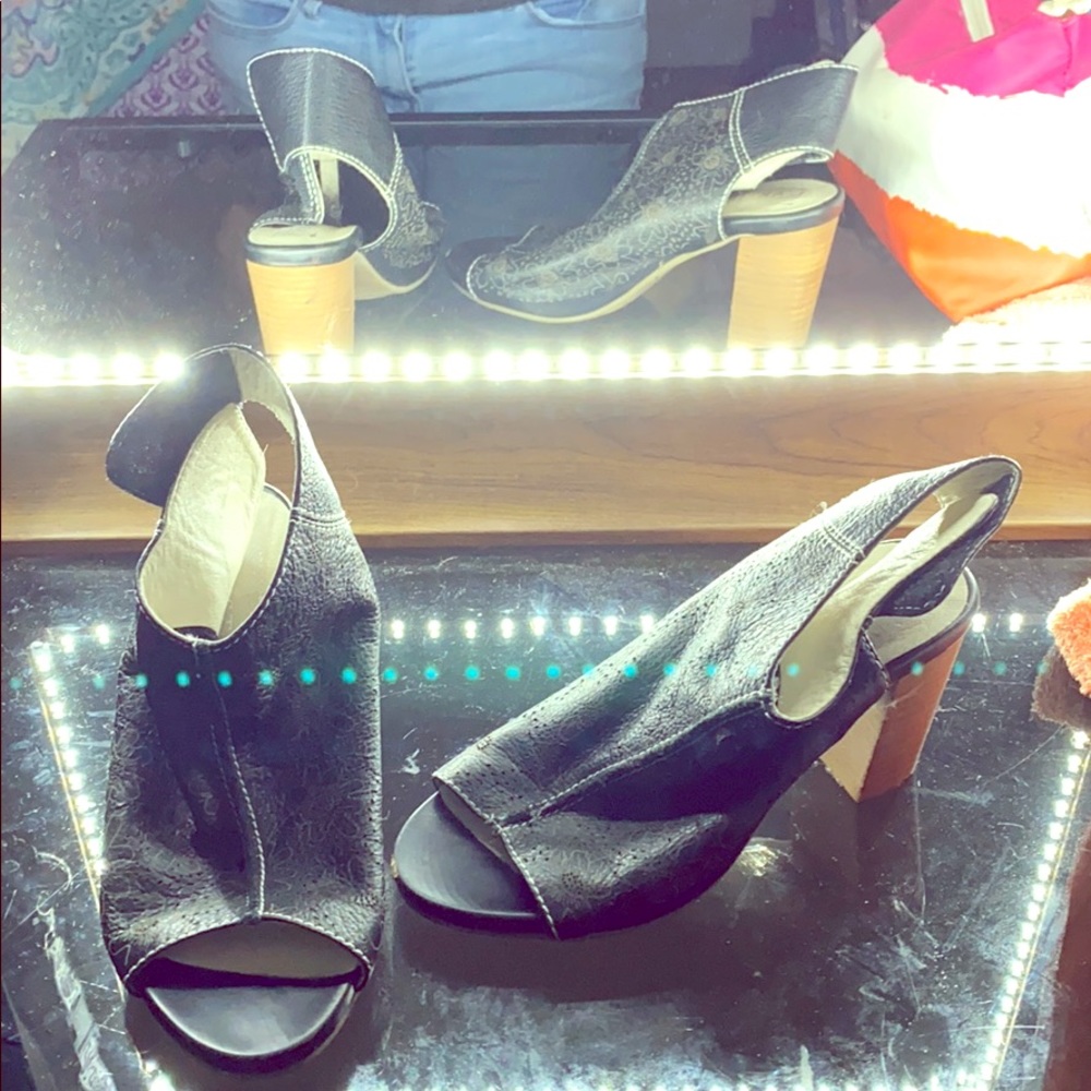 Velcrow heals